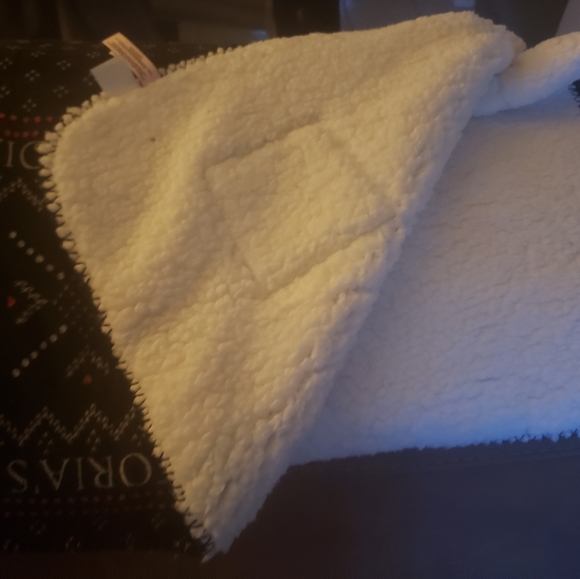 NWT Victoria Secret Fleece Blanket BNWT!! - Picture 7 of 7